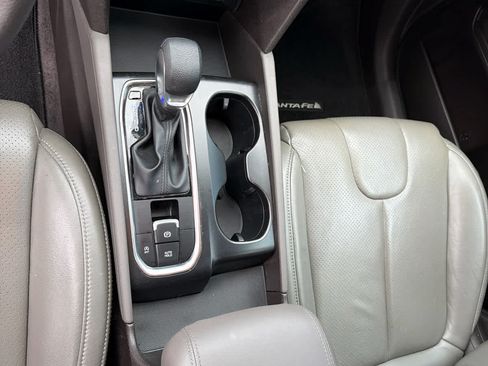 Used 2019 Hyundai Santa Fe SE FWD image 17