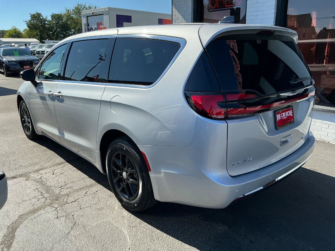 Used 2026 Chrysler Pacifica Select FWD image 5