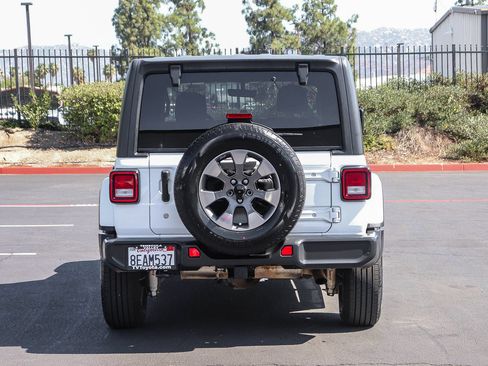Used 2018 Jeep Wrangler Unlimited Sahara AWD/4WD image 6