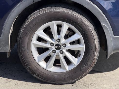 Used 2019 Kia Sorento FWD image 3