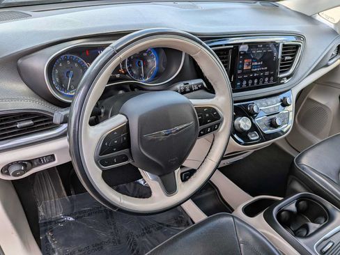 Certified 2020 Chrysler Pacifica Limited w/ Advanced Safetytec Group FWD image 13
