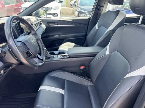 Used 2025 Toyota Camry SE FWD image 13
