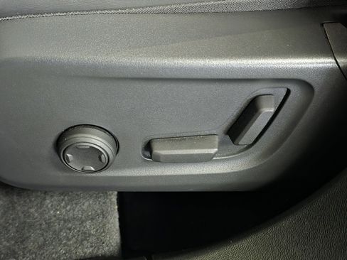 Used 2022 Volvo XC40 T5 R-Design w/ Advanced Package image 17