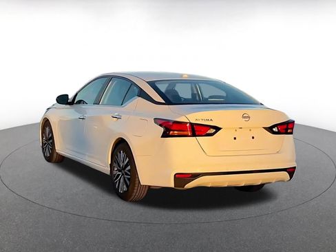 Used 2025 Nissan Altima 2.5 SV image 11