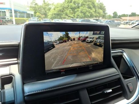 Used 2023 GMC Yukon SLE RWD image 25
