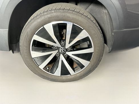 Used 2023 Volkswagen Taos SE FWD image 11
