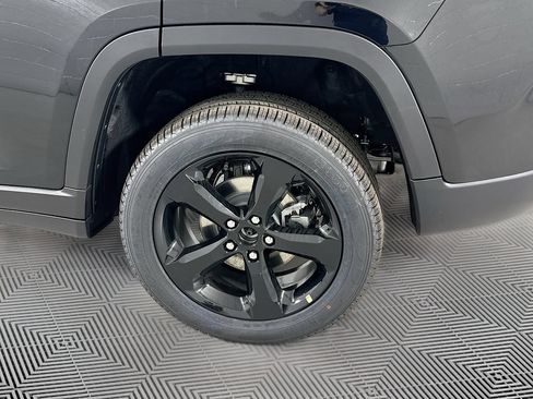 New 2026 Jeep Grand Cherokee Limited w/ Limited Altitude Package AWD/4WD image 17