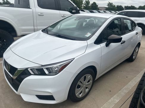 Used 2022 Nissan Versa S FWD image 1