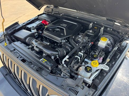 Used 2020 Jeep Wrangler Unlimited Sahara AWD/4WD image 23