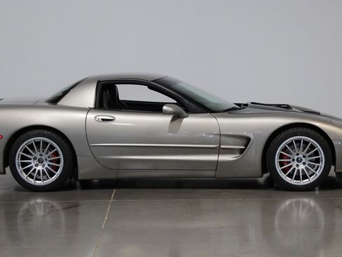 Used 1999 Chevrolet Corvette Coupe w/ Lighting Pkg RWD image 15