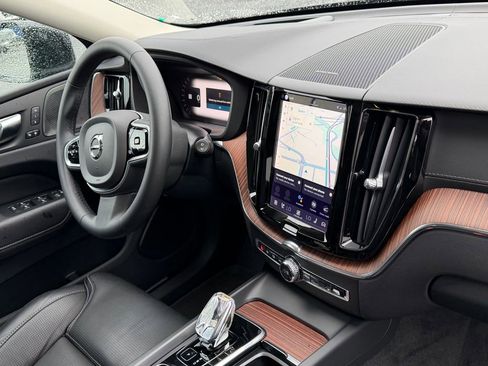 Certified 2023 Volvo XC60 B5 Ultimate w/ Climate Package AWD/4WD image 13