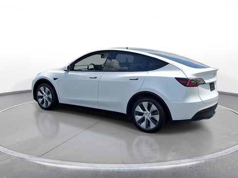 Used 2023 Tesla Model Y Long Range AWD/4WD image 6