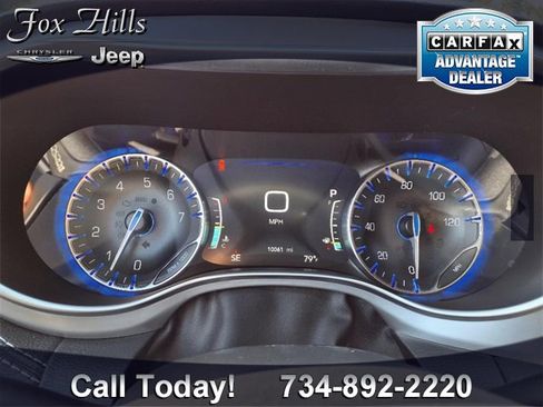 Used 2025 Chrysler Pacifica Limited image 22