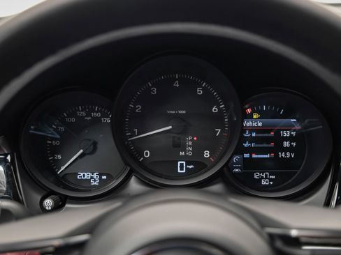 Used 2023 Porsche Macan Turbo image 20