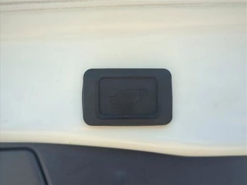 Used 2021 Toyota RAV4 XLE Premium image 23