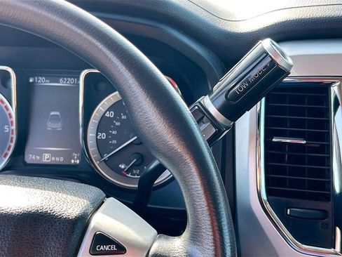Used 2017 Nissan Titan SV AWD/4WD image 11