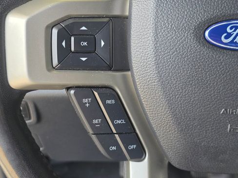 Used 2022 Ford F250 Lariat w/ Black Appearance Package image 26