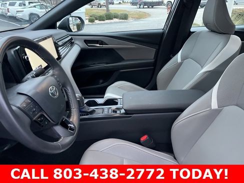 Used 2025 Toyota Camry SE image 9