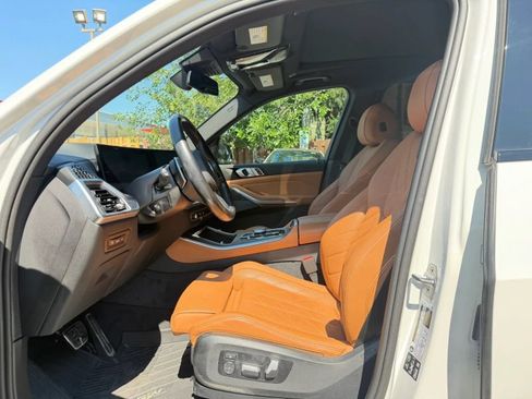 Used 2025 BMW X5 xDrive40i w/ M Sport Package AWD/4WD image 9