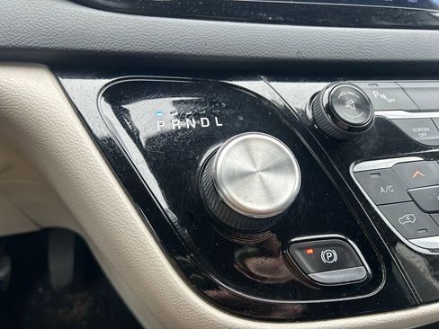 Used 2017 Chrysler Pacifica Touring-L Plus image 29