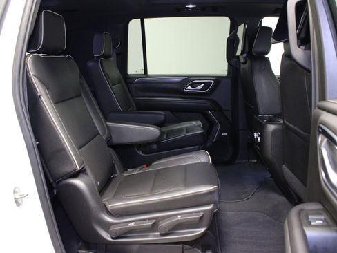 Used 2022 GMC Yukon XL SLT w/ SLT Luxury Package AWD/4WD image 17