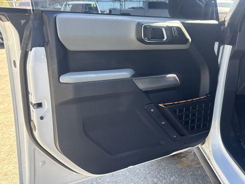 Used 2023 Ford Bronco Badlands w/ Sasquatch Package image 3