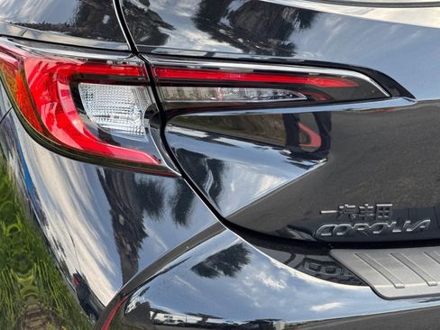 Used 2025 Toyota Corolla SE w/ SE Package FWD image 13