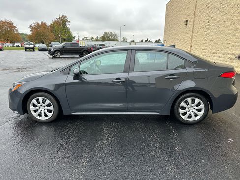 Used 2025 Toyota Corolla LE image 2