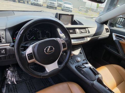 Used 2013 Lexus CT 200h w/ Premium Pkg w/Navigation FWD image 19
