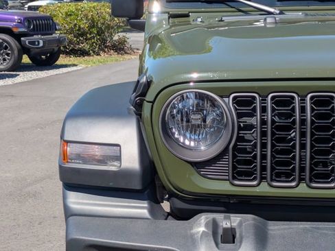 Used 2024 Jeep Wrangler Unlimited Sport AWD/4WD image 10