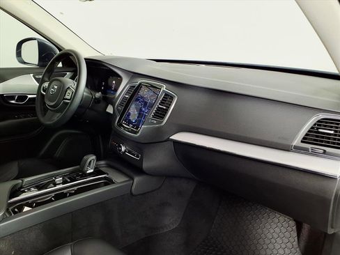Used 2023 Volvo XC90 B5 Core image 9