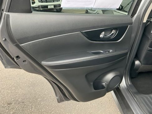 Used 2020 Nissan Rogue SL w/ Premium Package image 13