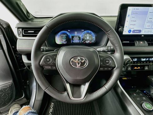 Used 2025 Toyota RAV4 XSE w/ Weather Package AWD/4WD image 11