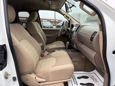 Used 2016 Nissan Frontier SV image 21