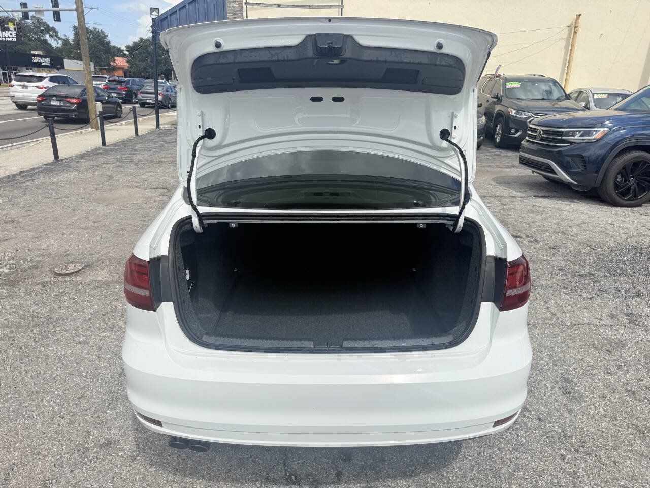 Used 2018 Volkswagen Jetta SE FWD image 25