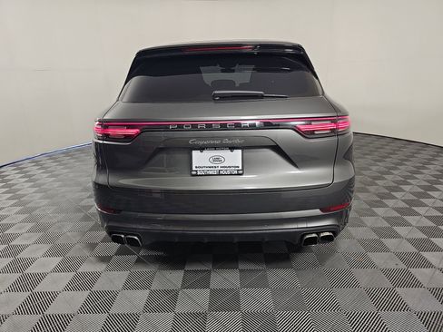 Used 2020 Porsche Cayenne Turbo image 9