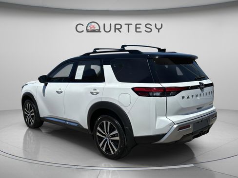 Certified 2025 Nissan Pathfinder Platinum w/ Cargo Package image 5