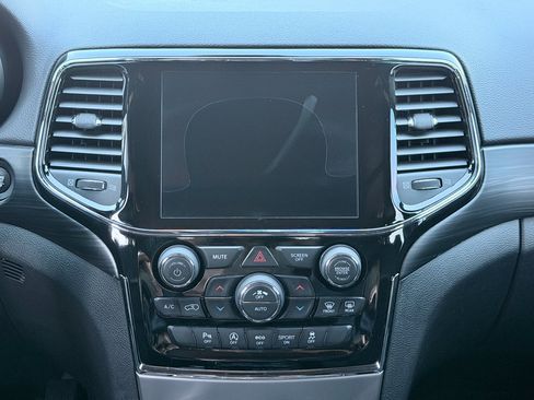 Used 2020 Jeep Grand Cherokee Altitude RWD image 19