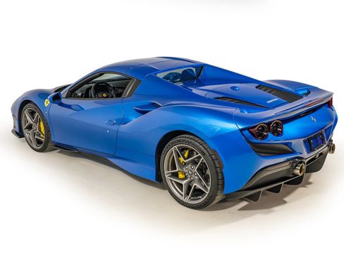 Used 2021 Ferrari F8 Tributo image 12