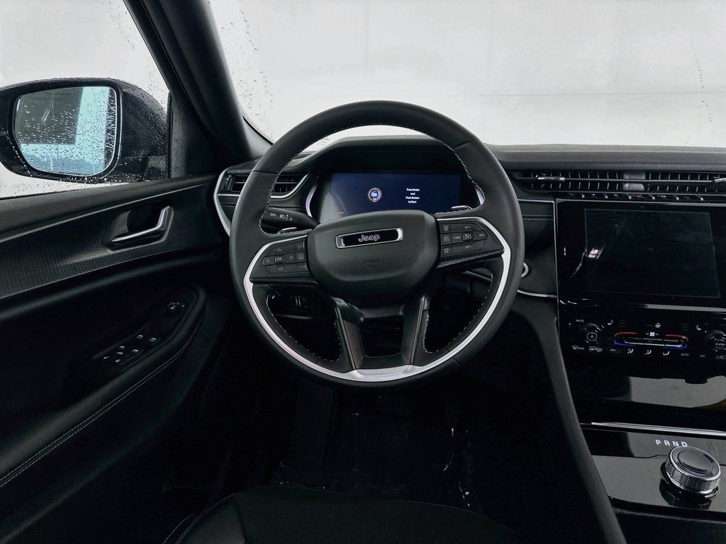 Certified 2025 Jeep Grand Cherokee Altitude AWD/4WD image 34