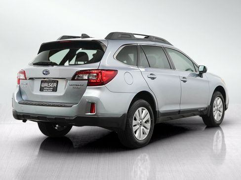 Used 2017 Subaru Outback 2.5i Premium AWD/4WD image 5