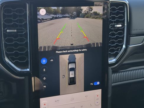 Used 2025 Ford Ranger Lariat w/ FX4 Off-Road Package image 18