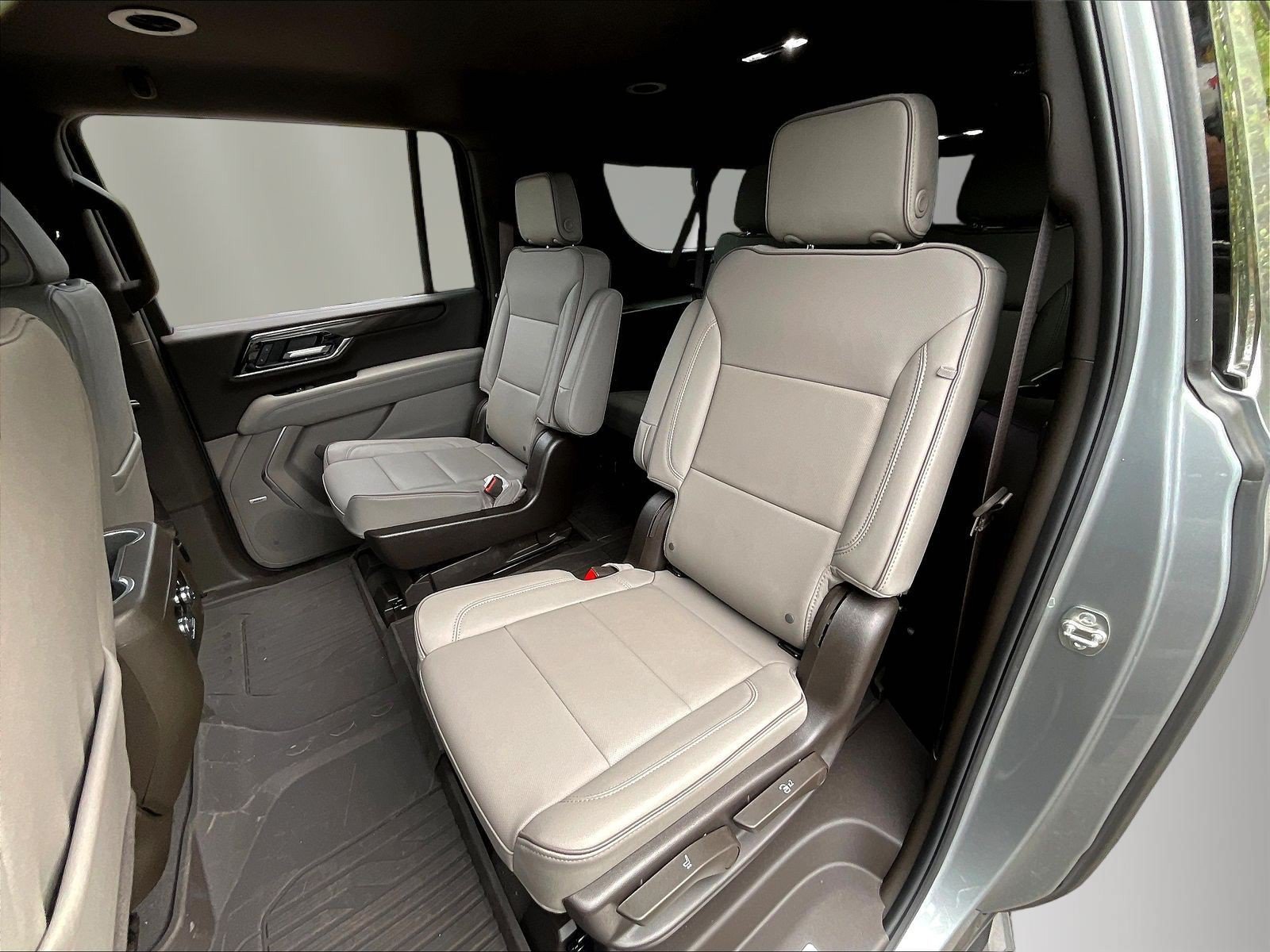Used 2025 GMC Yukon XL Elevation w/ LPO, Floor Liner Package AWD/4WD image 24