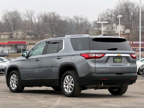 Used 2018 Chevrolet Traverse LT image 2