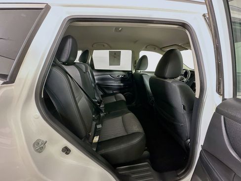 Used 2017 Nissan Rogue SV FWD image 28