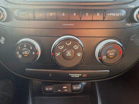 Used 2018 Kia Soul FWD image 25