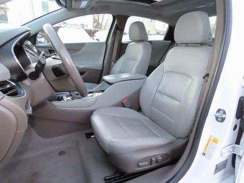 Used 2019 Chevrolet Malibu Premier w/ Sun and Wheel Package image 12