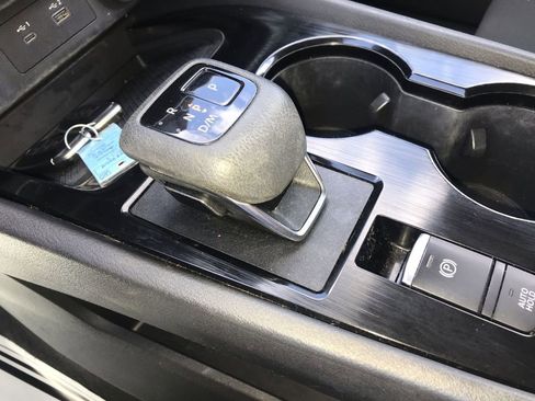 Used 2023 Nissan Rogue S AWD/4WD image 19