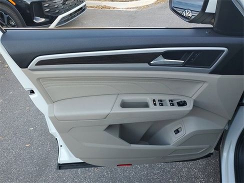 Used 2022 Volkswagen Atlas SE image 15