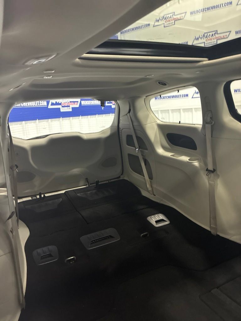 Used 2023 Chrysler Pacifica Limited FWD image 39